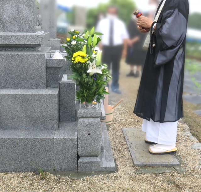 スピリチュアルな死への理解、お墓、僧侶